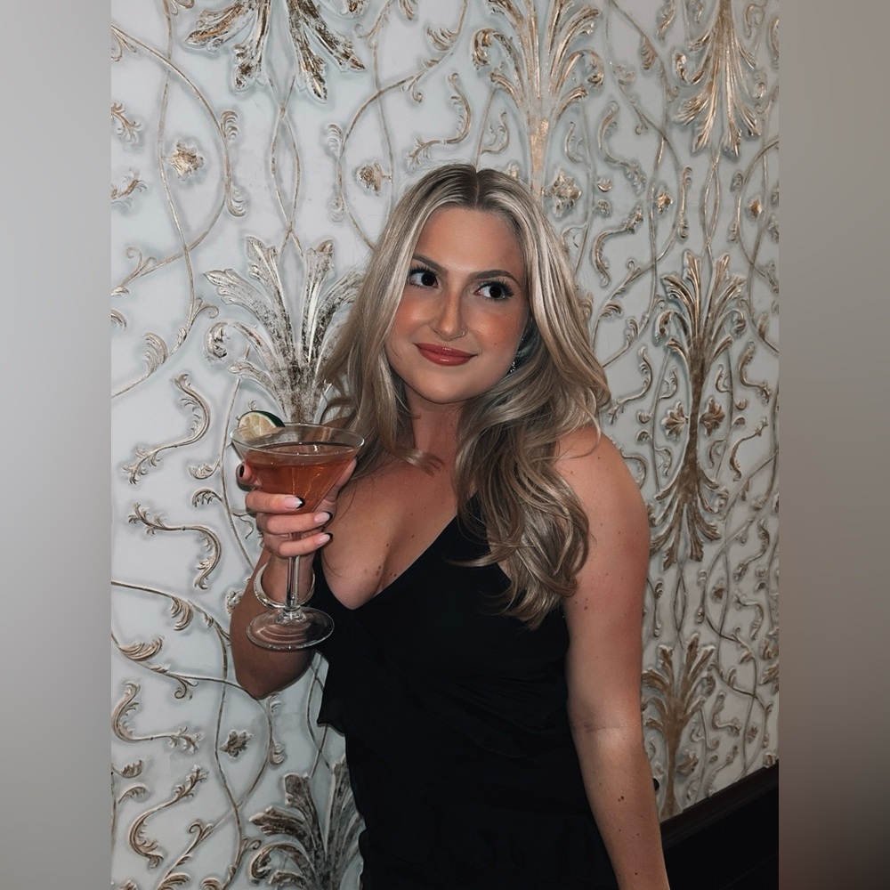 Meet your Posher, Alexis